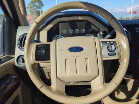 Used 2010 Ford F250 Lariat image 23