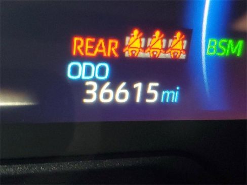 Used 2023 Toyota RAV4 SE image 32