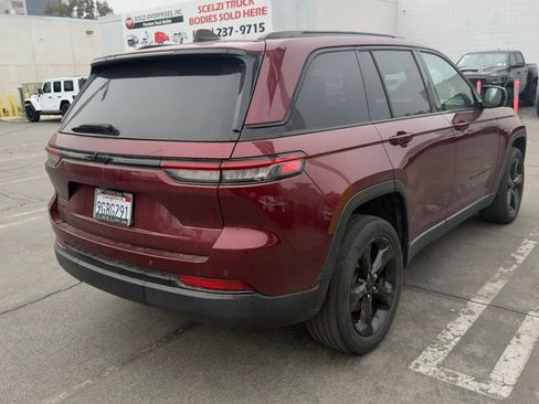 Used 2023 Jeep Grand Cherokee Altitude AWD/4WD image 5