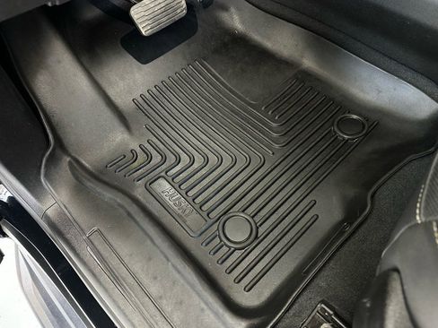 Used 2024 GMC Yukon XL SLT w/ SLT Luxury Package image 31