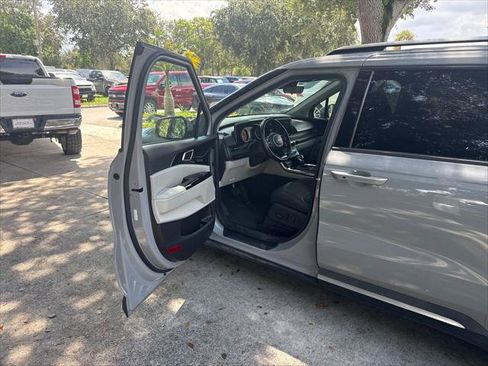 Used 2022 Kia Carnival SX FWD image 12