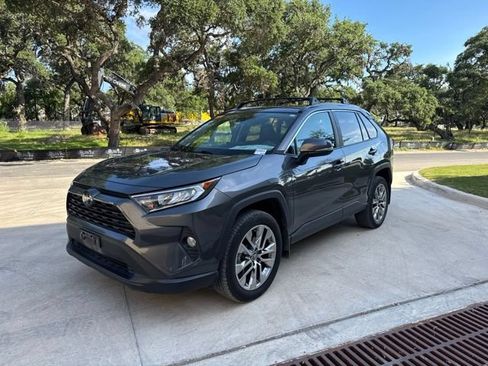 Used 2019 Toyota RAV4 XLE Premium FWD image 1