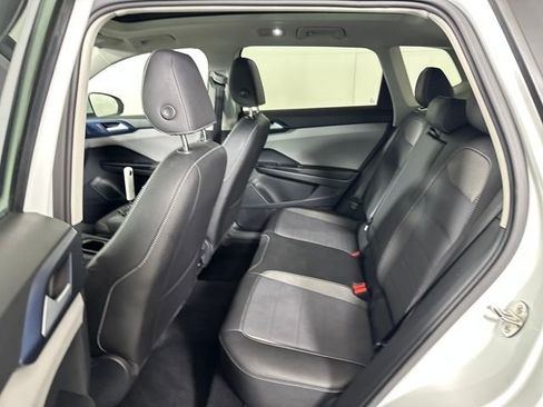 Used 2024 Volkswagen Taos SE image 26