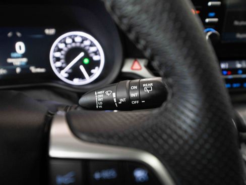 Used 2023 Toyota Sienna Limited image 14