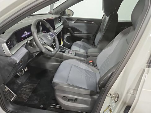 New 2026 Volkswagen Tiguan SE R-Line AWD/4WD image 9