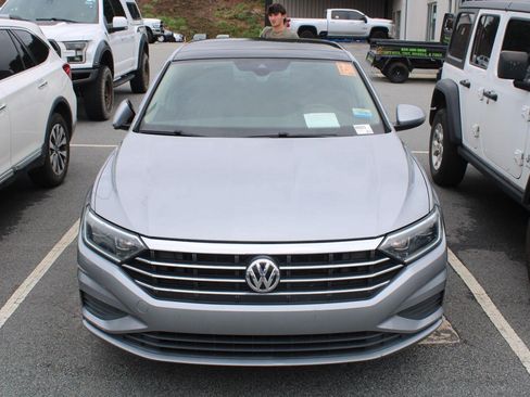 Used 2021 Volkswagen Jetta SEL FWD image 2