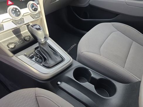 Used 2019 Hyundai Elantra SE image 26