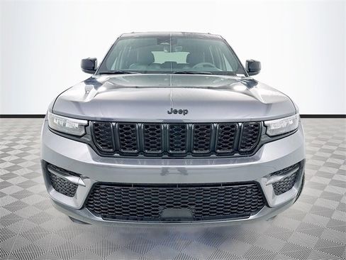 New 2025 Jeep Grand Cherokee Altitude image 2