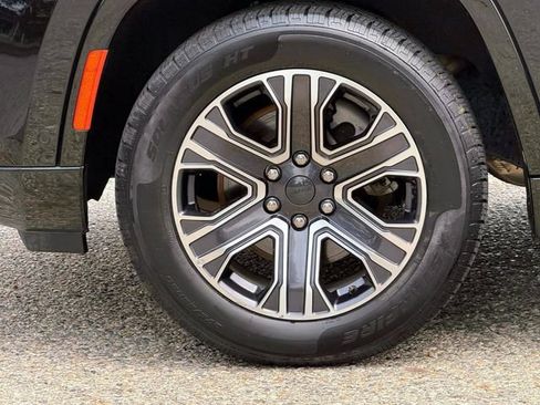 Certified 2024 Jeep Wagoneer Series II w/ Flexible Seating Group AWD/4WD image 6