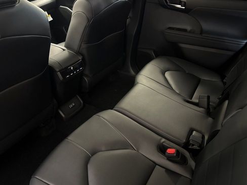 New 2026 Toyota Highlander XLE AWD/4WD image 13