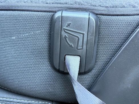 Used 2016 GMC Acadia SLE image 46