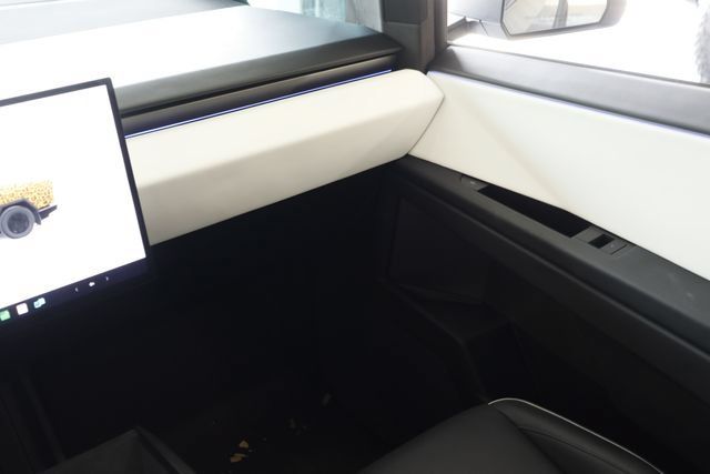 Used 2024 Tesla Cybertruck AWD Crew Cab image 29