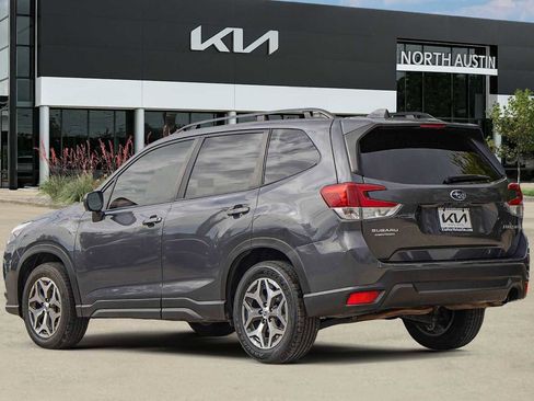 Used 2023 Subaru Forester Premium image 5