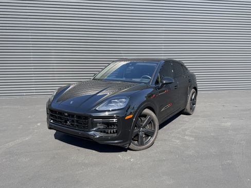 Used 2025 Porsche Cayenne Turbo image 1