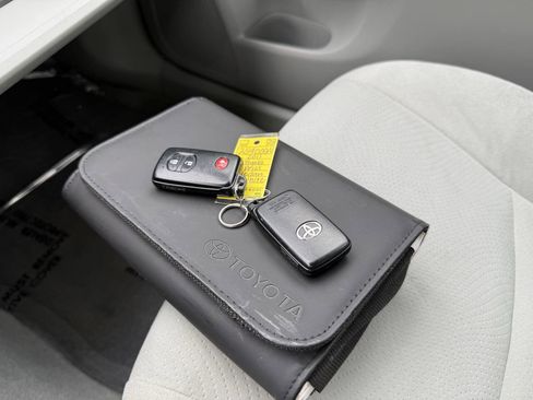 Used 2011 Toyota Prius Three image 27