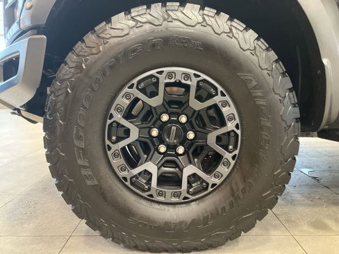 Used 2019 Ford F150 Raptor w/ Equipment Group 802A Luxury image 9