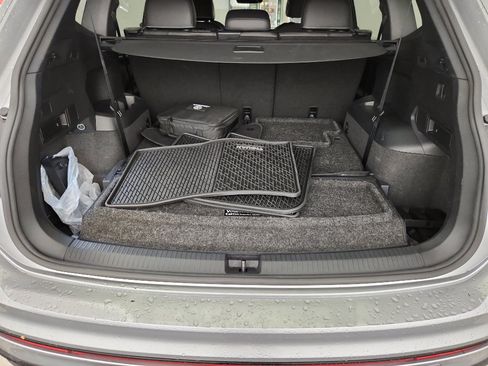 Certified 2023 Volkswagen Tiguan SE R-Line image 32