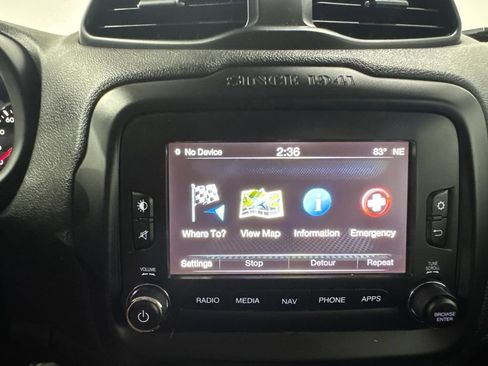 Used 2017 Jeep Renegade Latitude AWD/4WD image 13