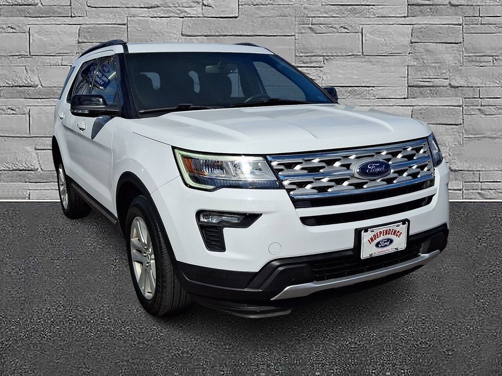 Certified 2018 Ford Explorer XLT w/ Equipment Group 201A AWD/4WD image 2