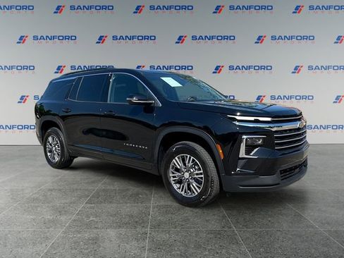 Used 2025 Chevrolet Traverse LT FWD image 7