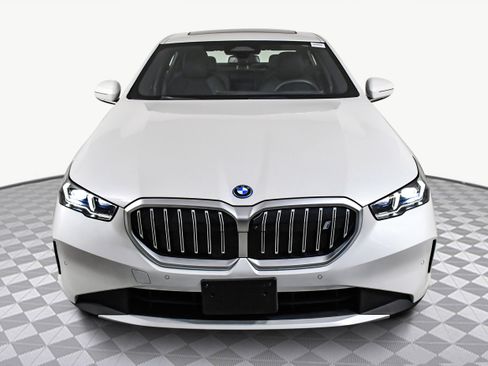 Used 2025 BMW i5 eDrive40i image 2