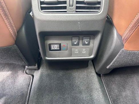 Used 2024 Nissan Rogue Platinum w/ Platinum Premium Package image 12