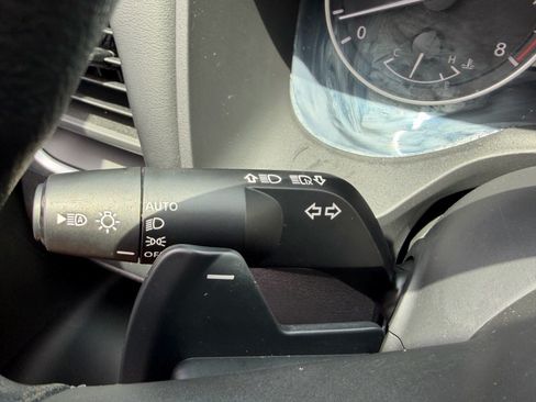 Used 2025 Nissan Rogue S FWD image 30