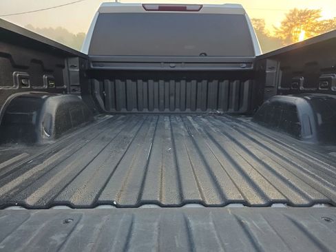 Used 2021 Chevrolet Silverado 1500 LT AWD/4WD image 31