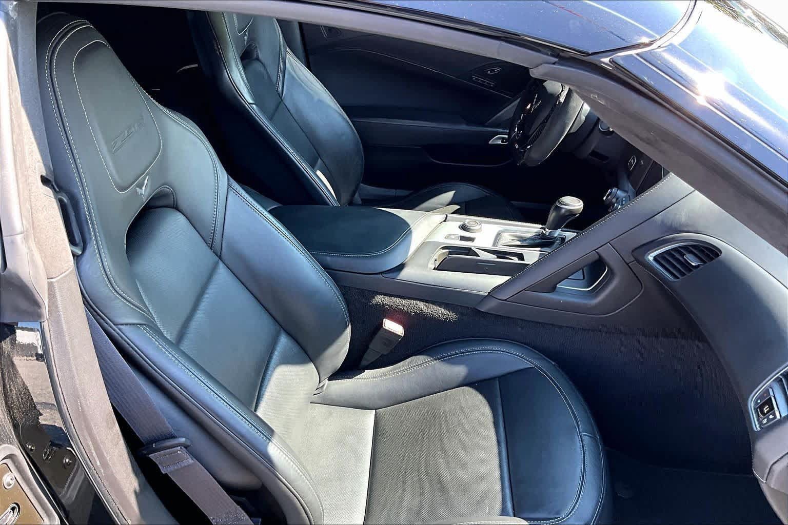 Used 2015 Chevrolet Corvette Z06 w/ 3LZ Preferred Equipment Group RWD image 8