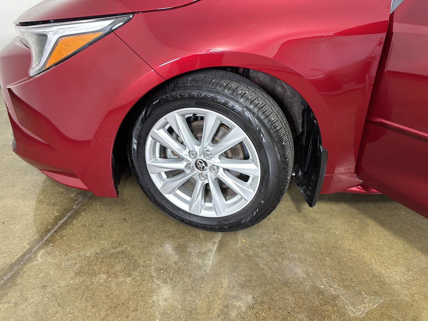 Used 2025 Toyota Corolla LE w/ LE Premium Package FWD image 5