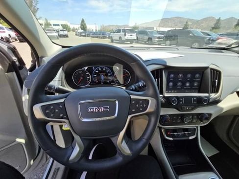 Used 2024 GMC Terrain Denali w/ Denali Premium Package AWD/4WD image 3