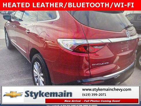 Used 2023 Buick Enclave Essence image 4