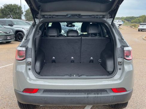 Used 2023 Jeep Compass Altitude w/ Convenience Group image 8