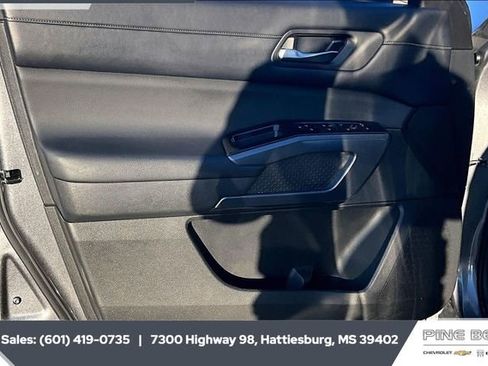 Used 2022 Nissan Pathfinder SL image 17