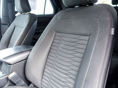 Used 2020 Ford Explorer XLT w/ Comfort Package image 25