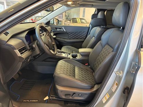 Used 2023 Mitsubishi Outlander SEL image 13