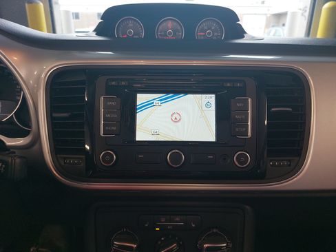 Used 2013 Volkswagen Beetle TDI FWD image 24
