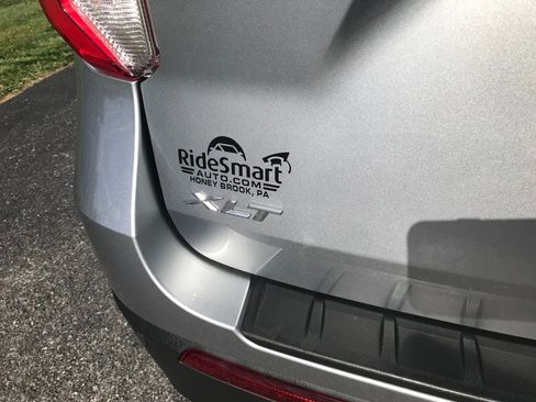 Used 2022 Ford Explorer XLT image 38