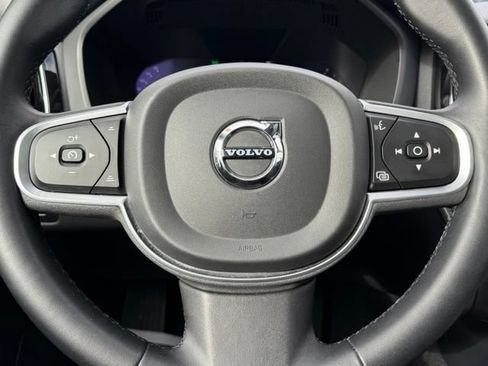 Used 2022 Volvo XC60 B5 Momentum w/ Climate Package AWD/4WD image 43