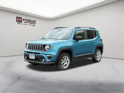 Used 2022 Jeep Renegade Latitude w/ Convenience Group AWD/4WD image 4