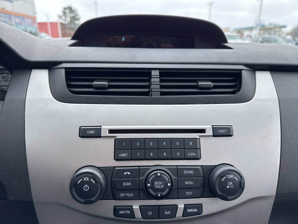 Used 2010 Ford Focus SE FWD image 14