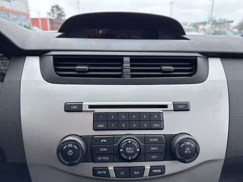 Used 2010 Ford Focus SE image 14