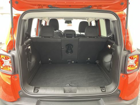 Used 2017 Jeep Renegade Latitude w/ Popular Equipment Group image 26