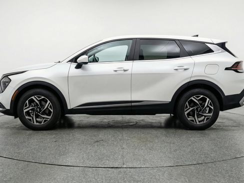 Used 2025 Kia Sportage LX image 5