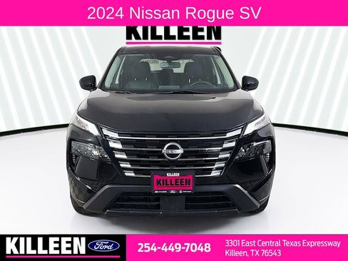 Used 2024 Nissan Rogue SV image 2