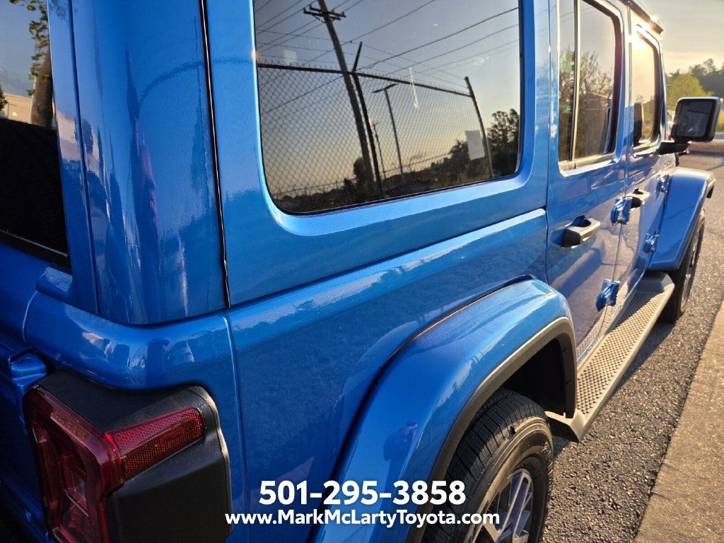 Used 2025 Jeep Wrangler Unlimited Sahara AWD/4WD image 10