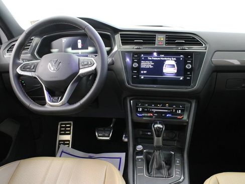 Used 2023 Volkswagen Tiguan SE R-Line FWD image 9