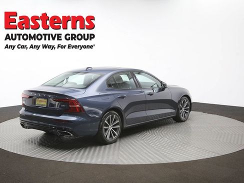Used 2022 Volvo S60 B5 Momentum image 40