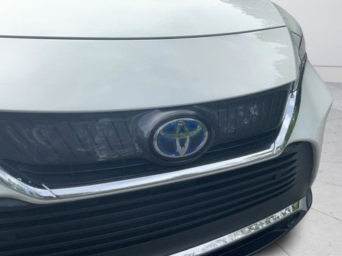 Used 2022 Toyota Venza XLE AWD/4WD image 30