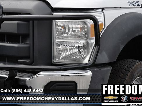 Used 2014 Ford F550 4x4 Regular Cab Super Duty image 4